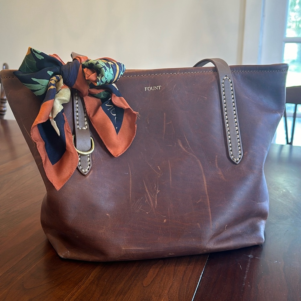 Fount Petite Bellfield Tote